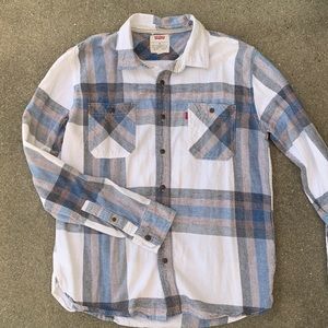 Mens Levi flannel plaid button down shirt.